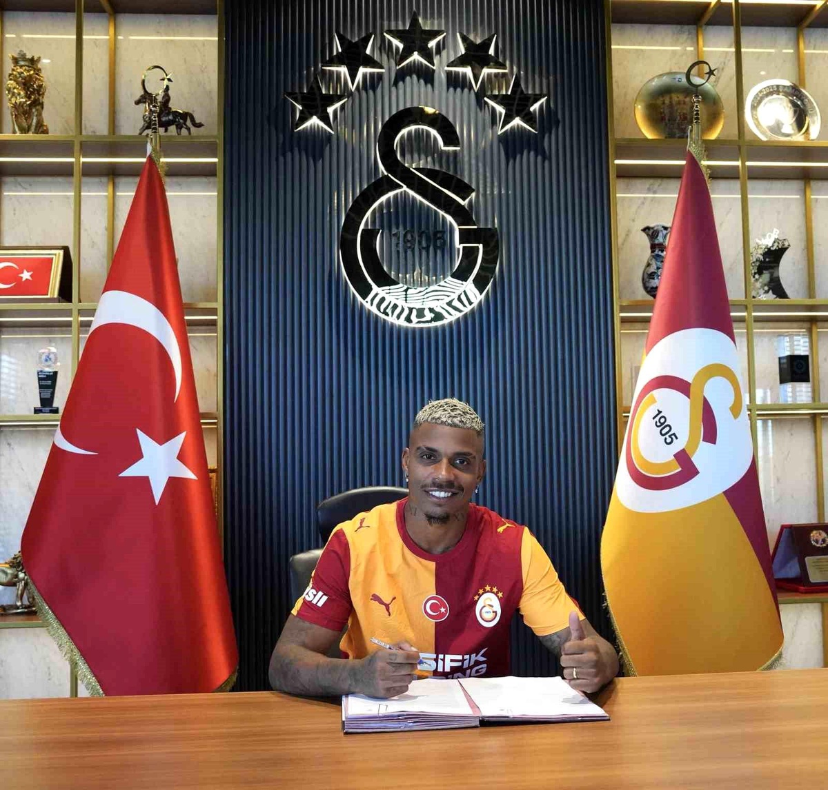 Galatasaray, Lemina\'nın Sözleşmesini Uzattı