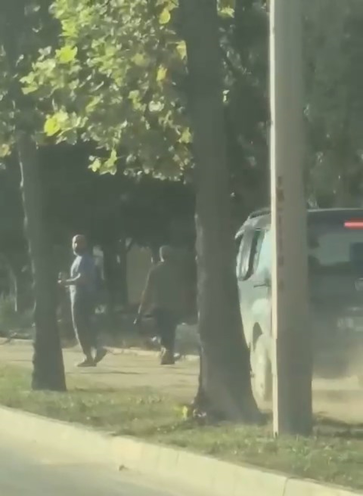 Bursa\'da Araç, Yaya Kaldırımında İlerledi