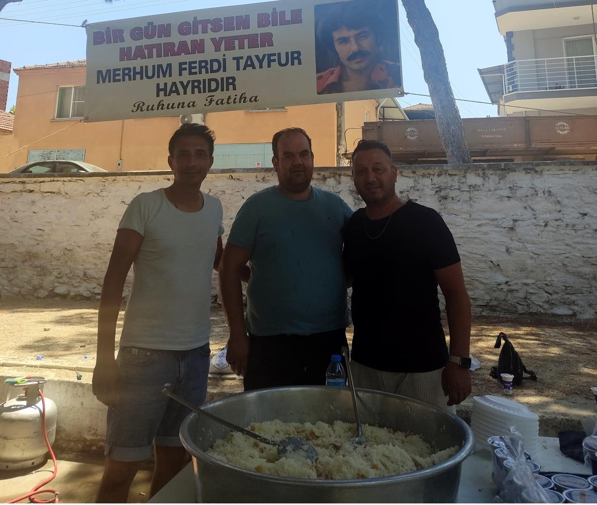 Ferdi Tayfur Anısına Hayır Yemeği