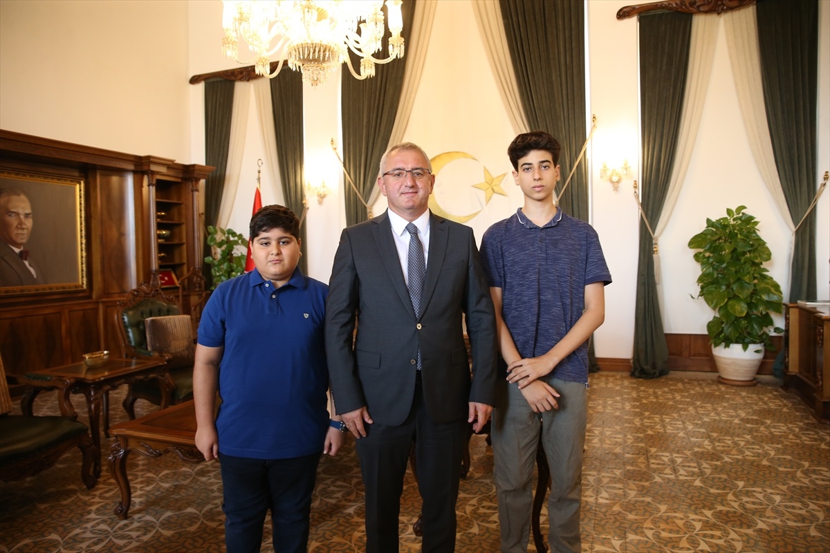 İskenderun\'da LGS\'de 500 Puan Alan Öğrencilere Ödül