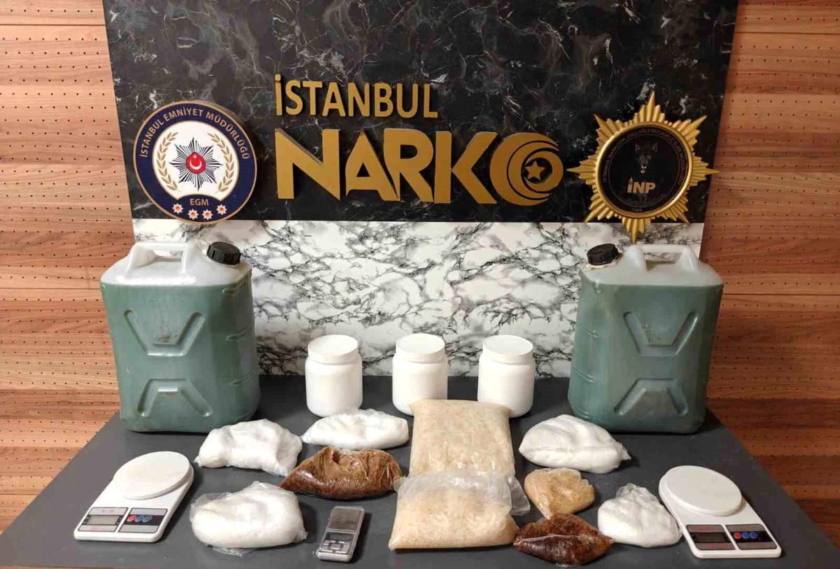 Fatih\'te Uyuşturucu Operasyonu: 49 Kilo Ele Geçirildi