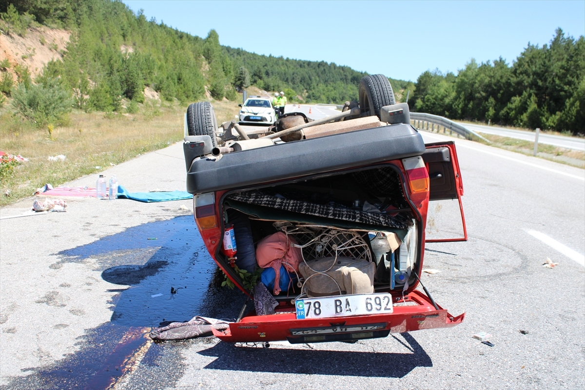 Kastamonu\'da Otomobil Devrildi: 3 Yaralı