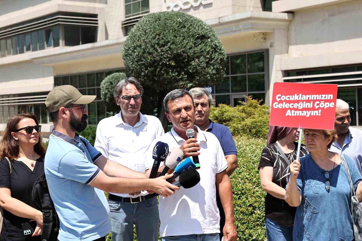 Katı atık tesisine karşı 5 binden fazla imza Bursa Büyükşehir\'e teslim edildi