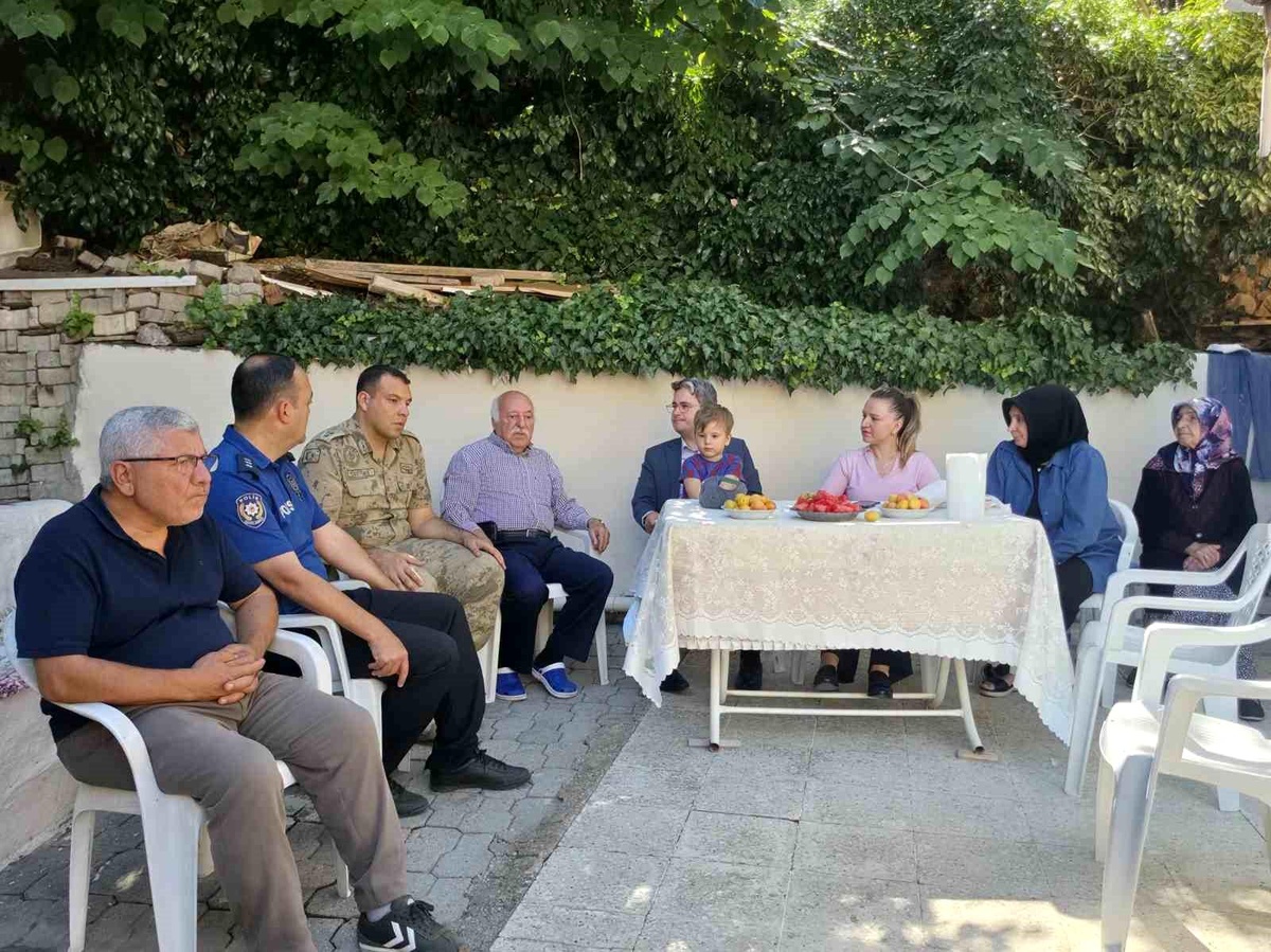 Kıbrıs Barış Harekatı\'nın 52. Yıl Dönümünde Kıbrıs Gazisi Ziyaret Edildi