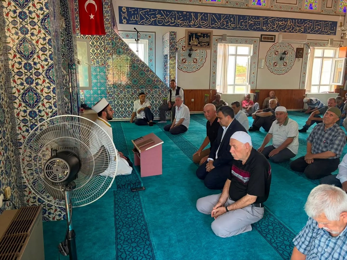 Vize\'de şehit için mevlit, okullarda bakım onarım