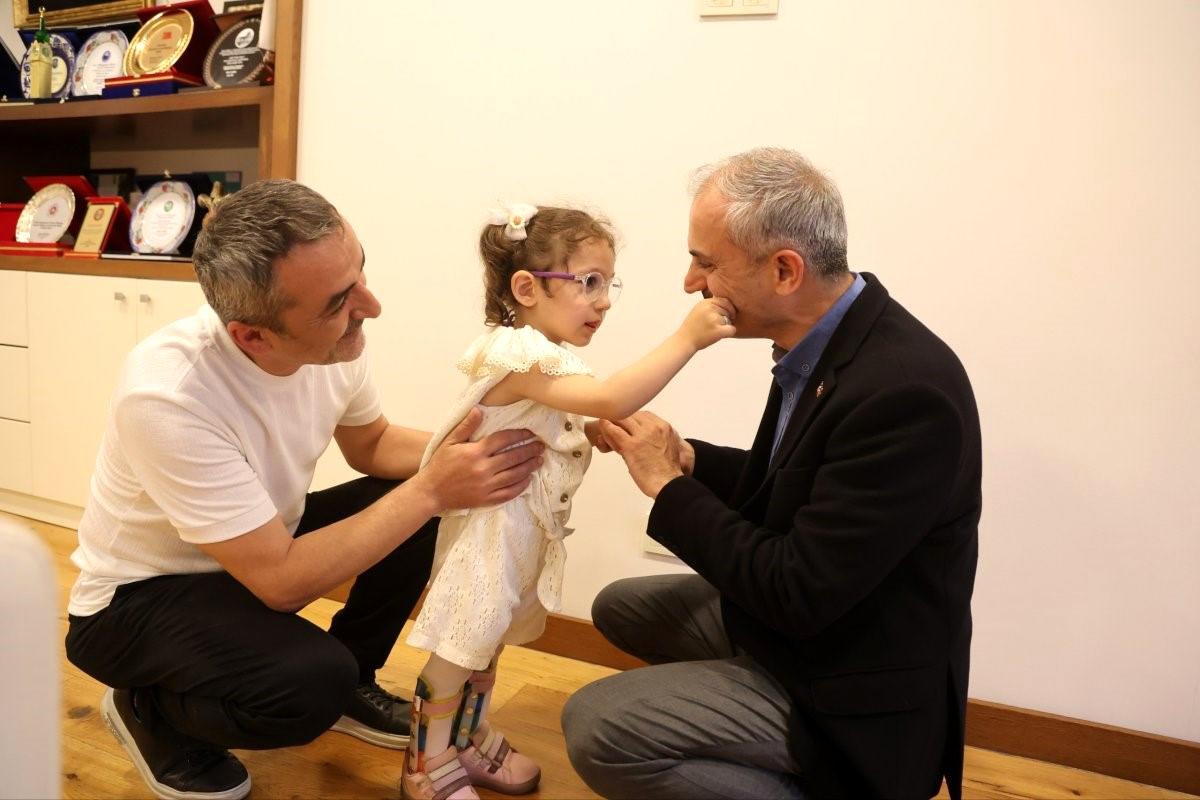 Minik Lina\'nın tedavi yolculuğuna destek