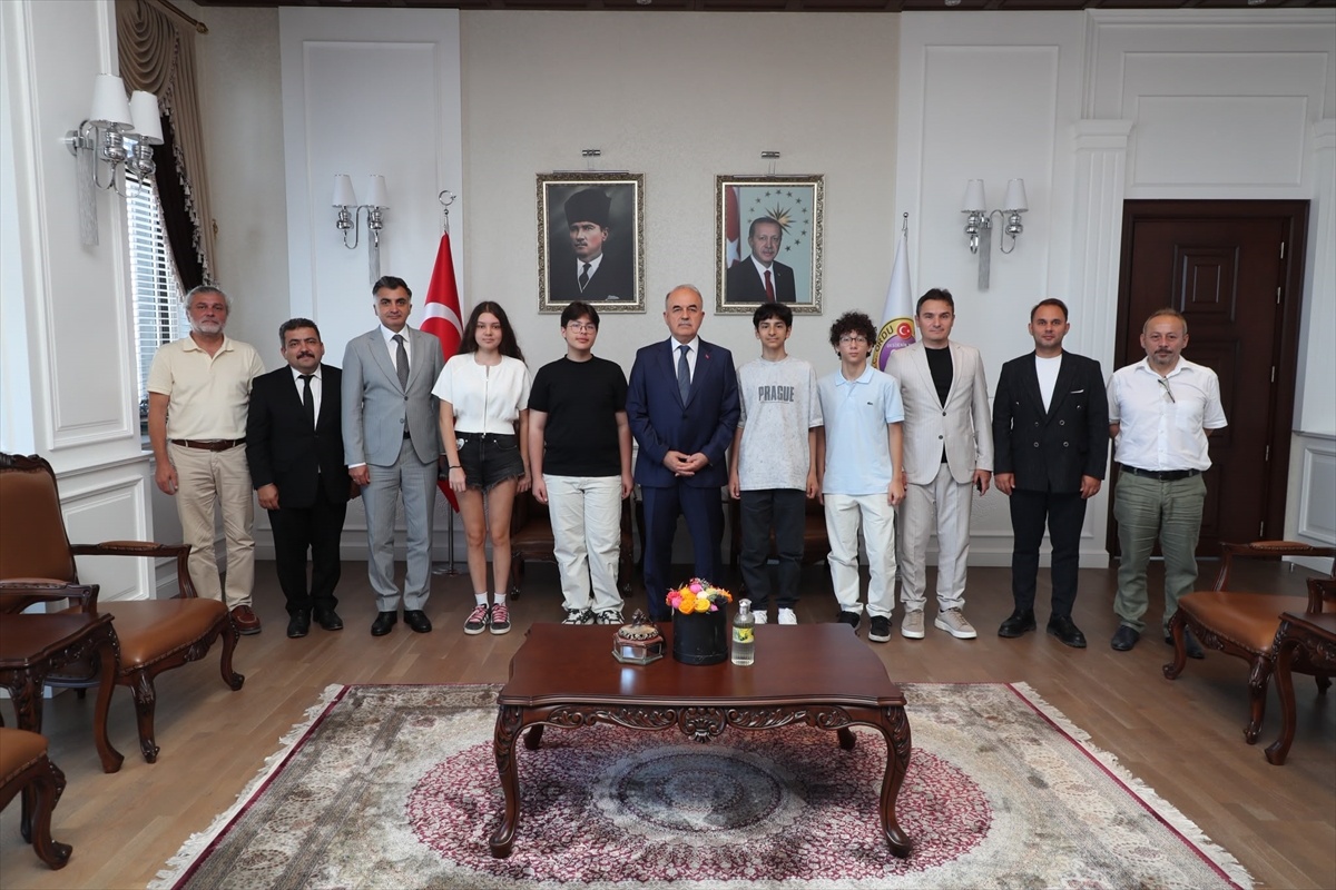LGS\'de Tam Puan Alan Öğrencilere Tebrik Ziyareti