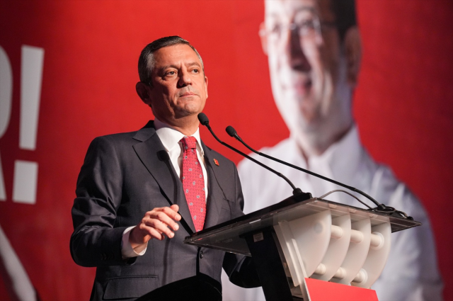 Özgür Özel grup toplantısında CHP'ye veda ediyor: Vakti gelmiş bir vedanın hüznünü yaşıyorum