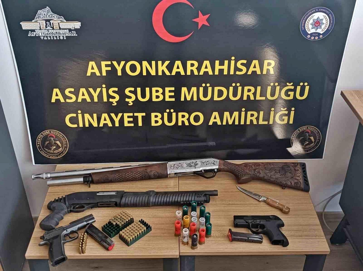 Afyon\'da Dolandırıcılık Engellendi, 22 Şahıs Yakalandı