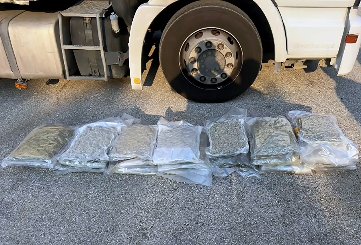 Adana\'da TIR\'da 24 Kilo Uyuşturucu Yakalandı
