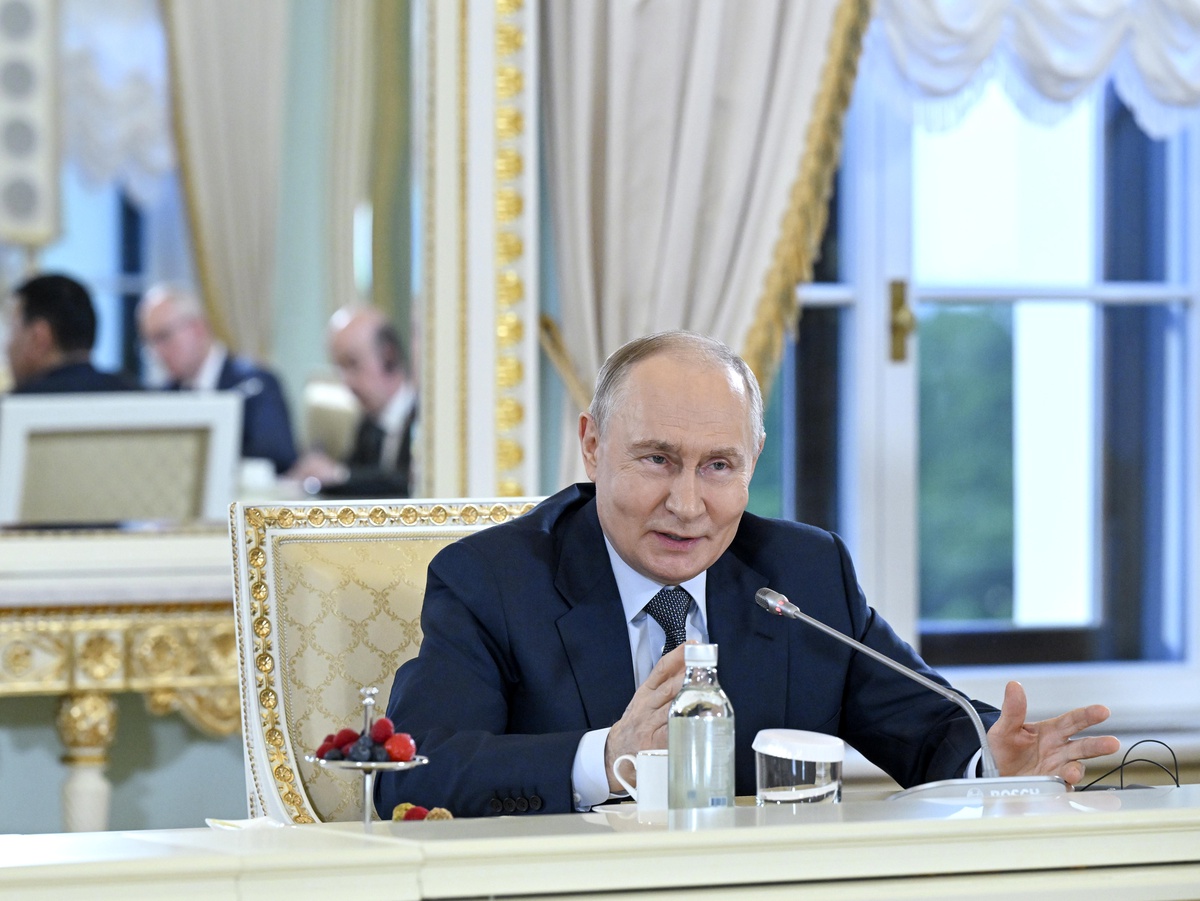 Putin\'den Çinli Turistlere Vizesiz Giriş Uzatması