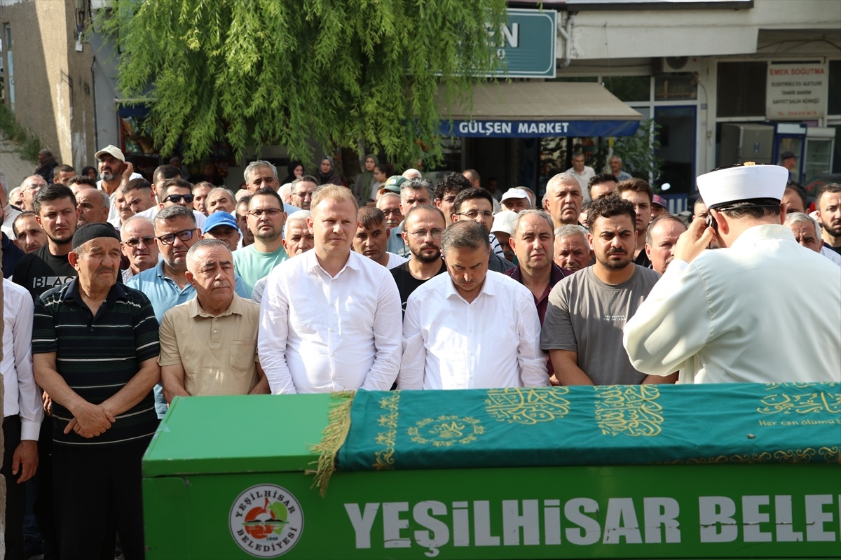 Samsun\'da Tekne Kazası: 3 Aile Üyesi Hayatını Kaybetti