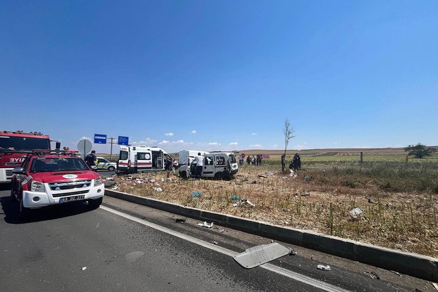 Tekirdağ'da kamyon ile otomobil çarpıştığı kazada 2 kişi hayatını kaybetti