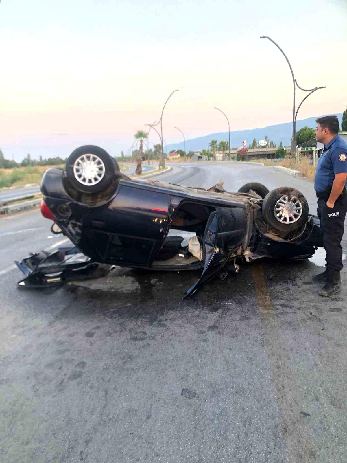 Edremit\'te Trafik Kazası: Sürücü Sıkıştı