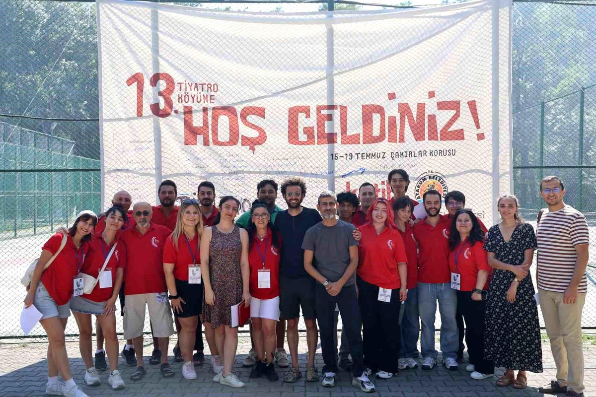 Tiyatroseverler, 13. Tiyatro Köyü\'nde buluştu