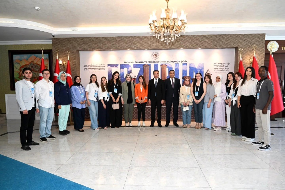 Vali Baruş, Uluslararası Öğrencileri Kabul Etti