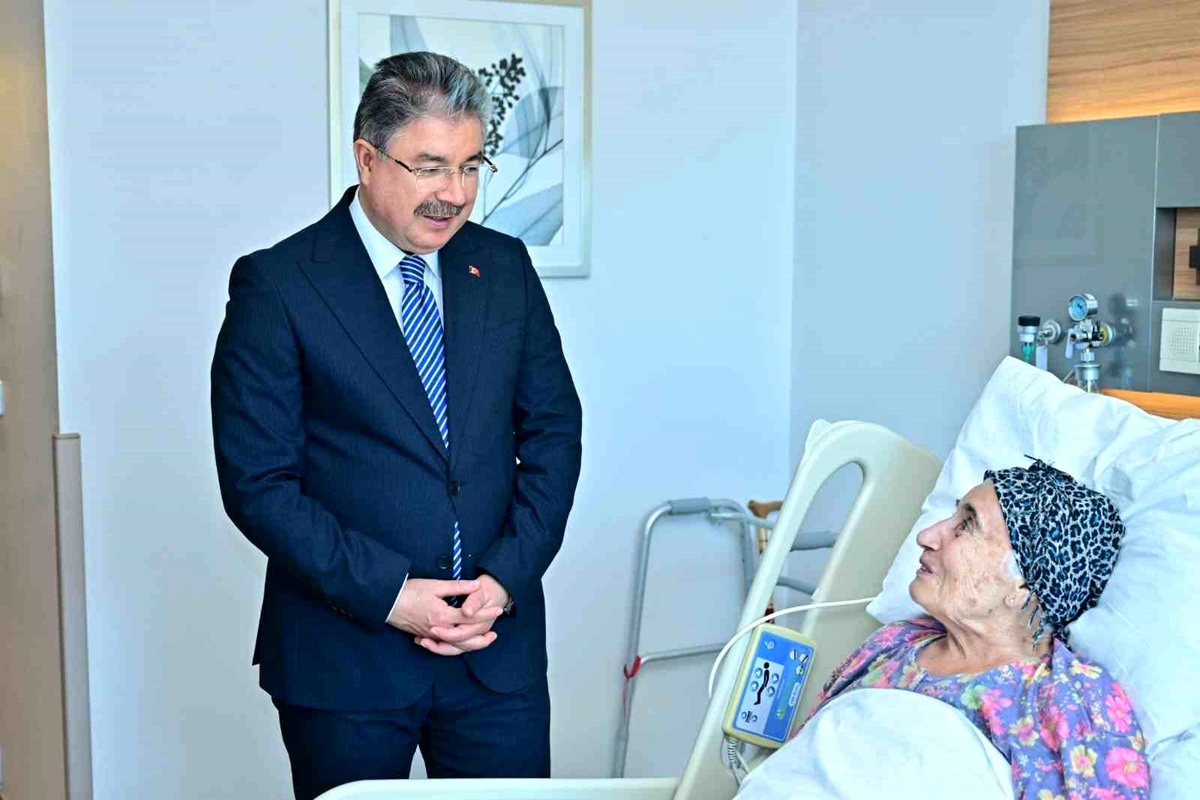 Vali Yılmaz, şehit annesini hastanede ziyaret etti