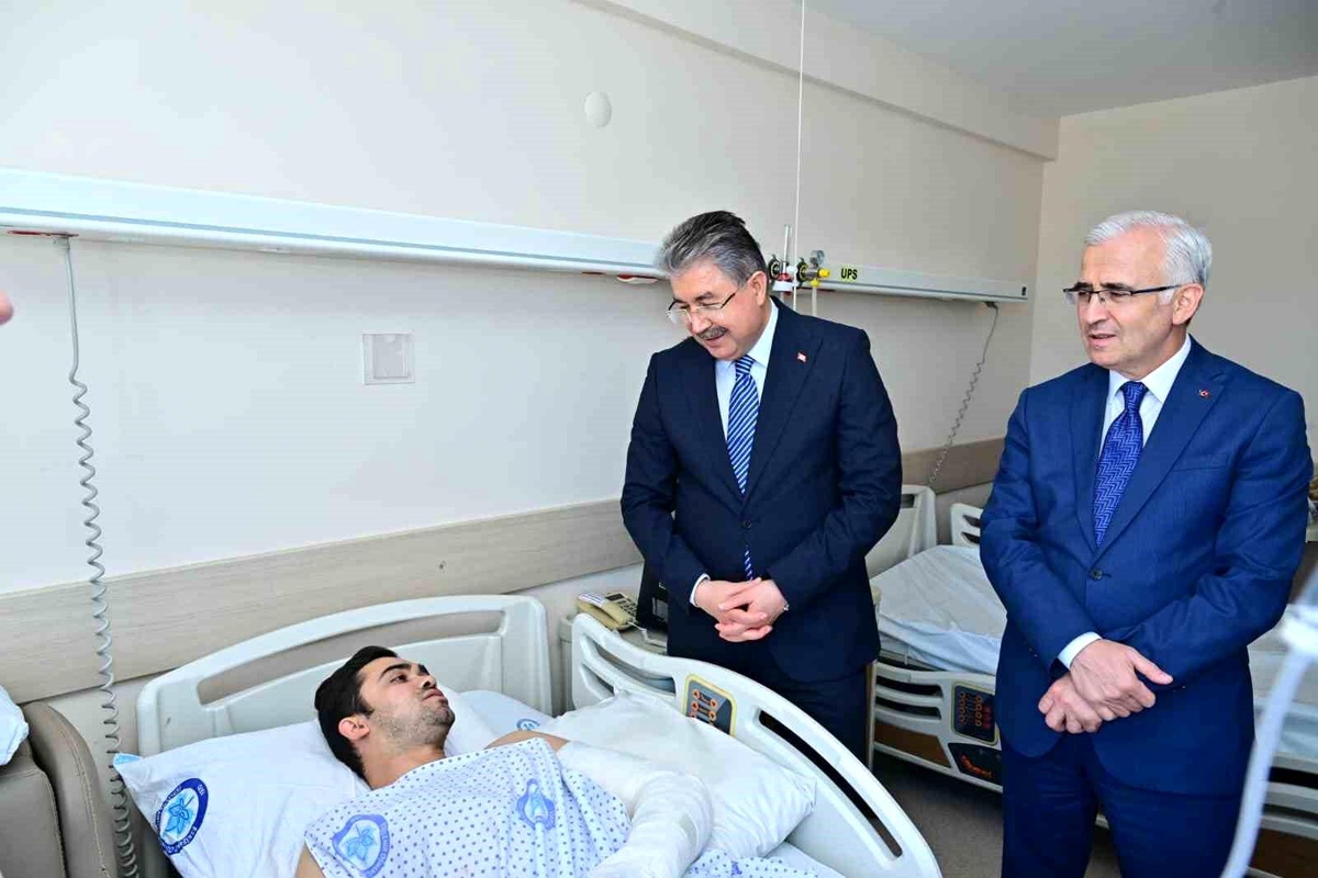 Vali Yılmaz, Yaralı İtfaiyecileri Ziyaret Etti