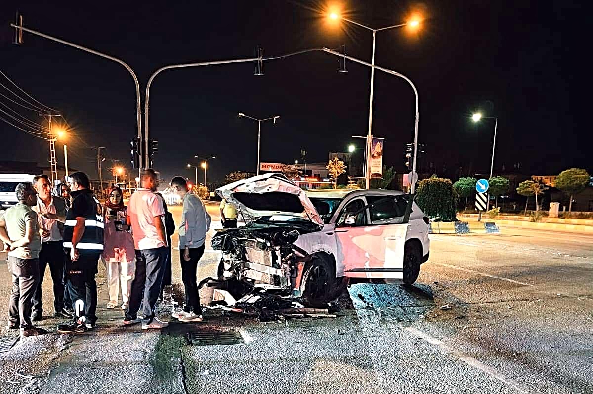 Edremit\'te Trafik Kazası: 1 Yaralı