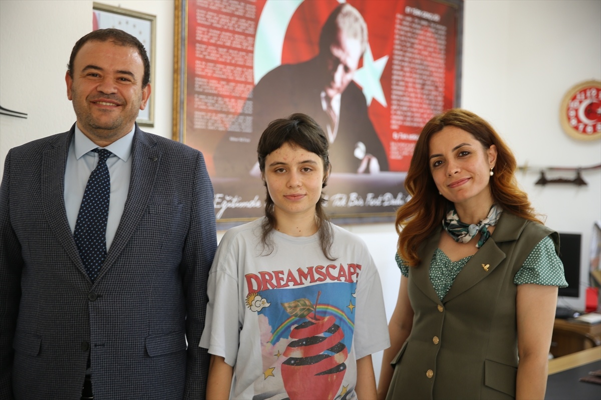 Fransızca YDT\'de Türkiye Birincisi: Sena İlhan