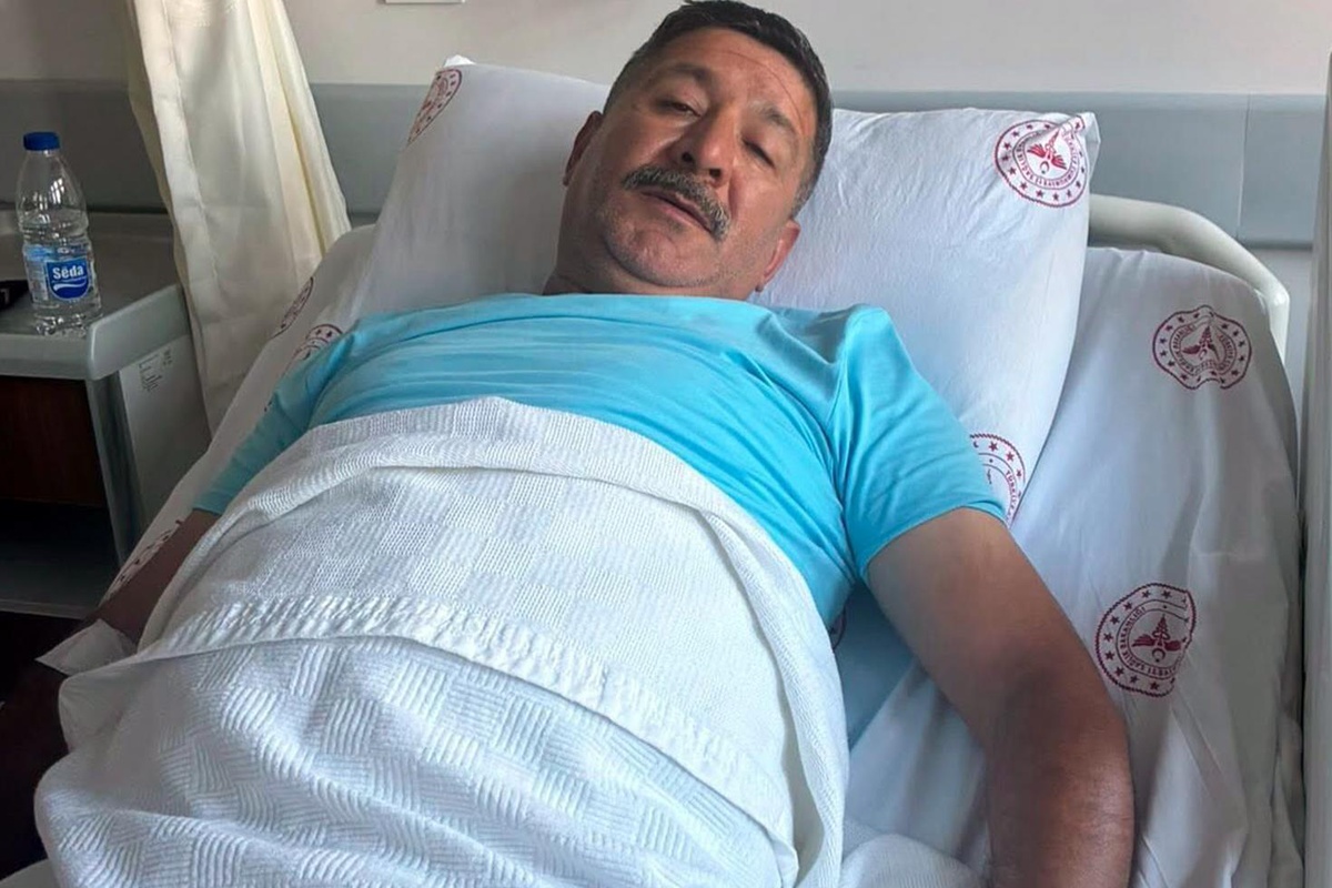Yılan, bahçeye inen adamın ayağına saldırdı
