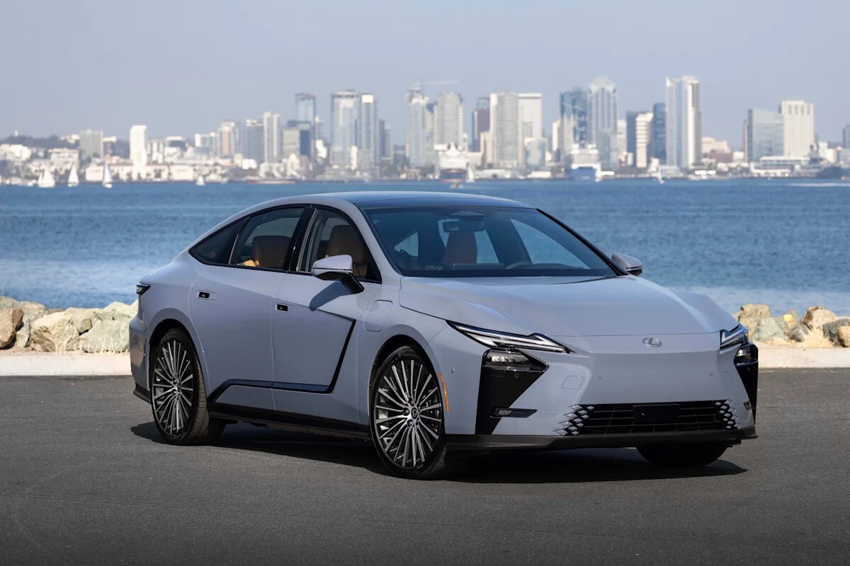 2026 Lexus ES ve Mercedes CLA Yenilendi