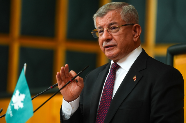 <a class='keyword-sd' href='/ak-parti/' title='AK Parti'>AK Parti</a>'den ayrılıp parti kuran Davutoğlu, Özgür Özel'e tavsiyede bulundu