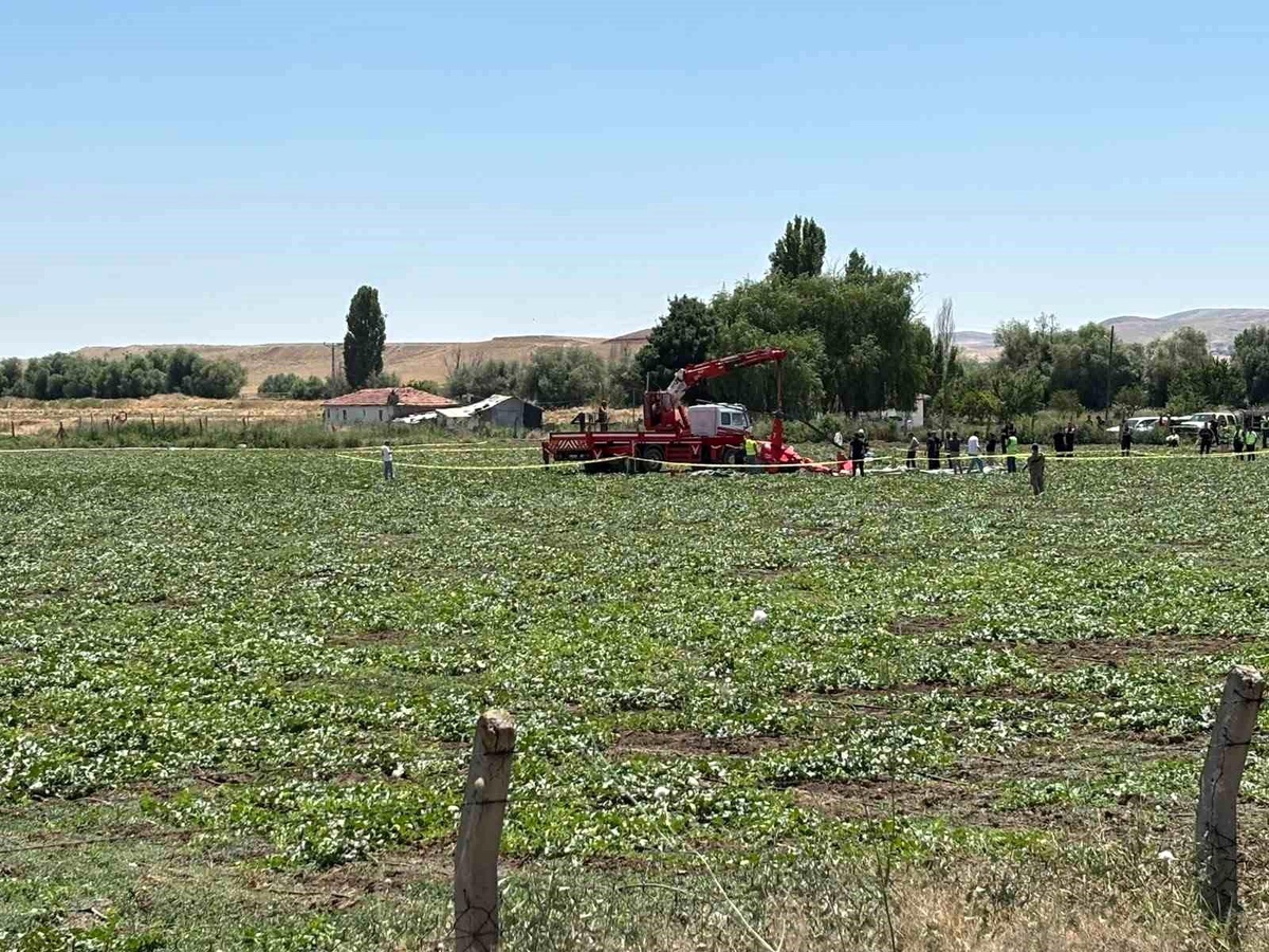 Sincan\'da Helikopter Kazası: Emekli Pilot Hayatını Kaybetti