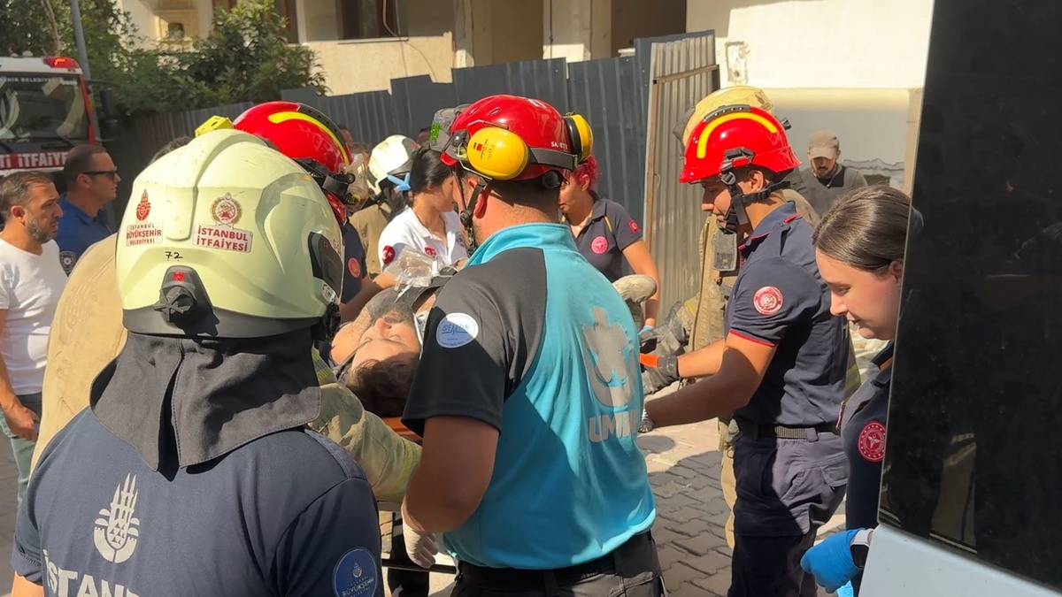 Avcılar\'da Çökme: İşçi Hastaneye Kaldırıldı
