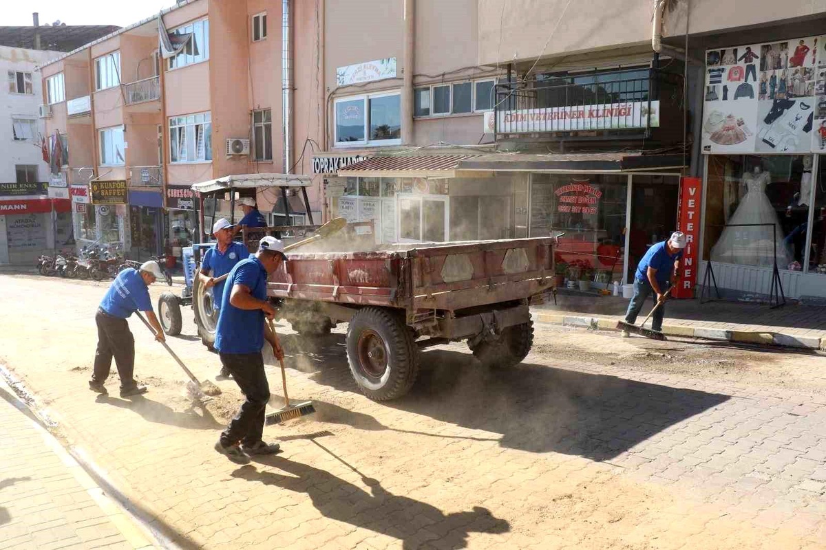 Bozdoğan\'da doğalgaz çalışması sonrası yollarda temizlik çalışması