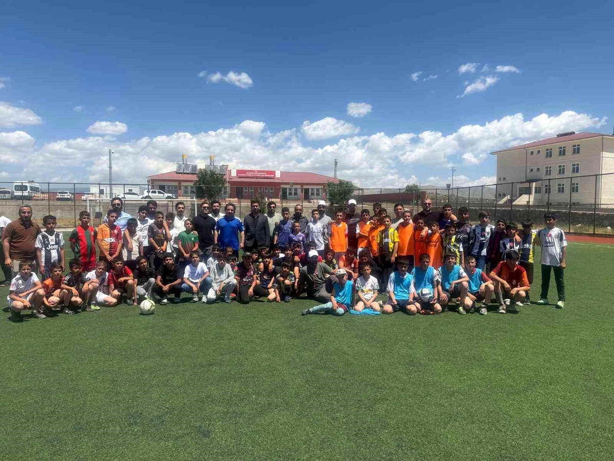 Van\'da Yaz Kur\'an Kursları Futbol Turnuvası Başladı