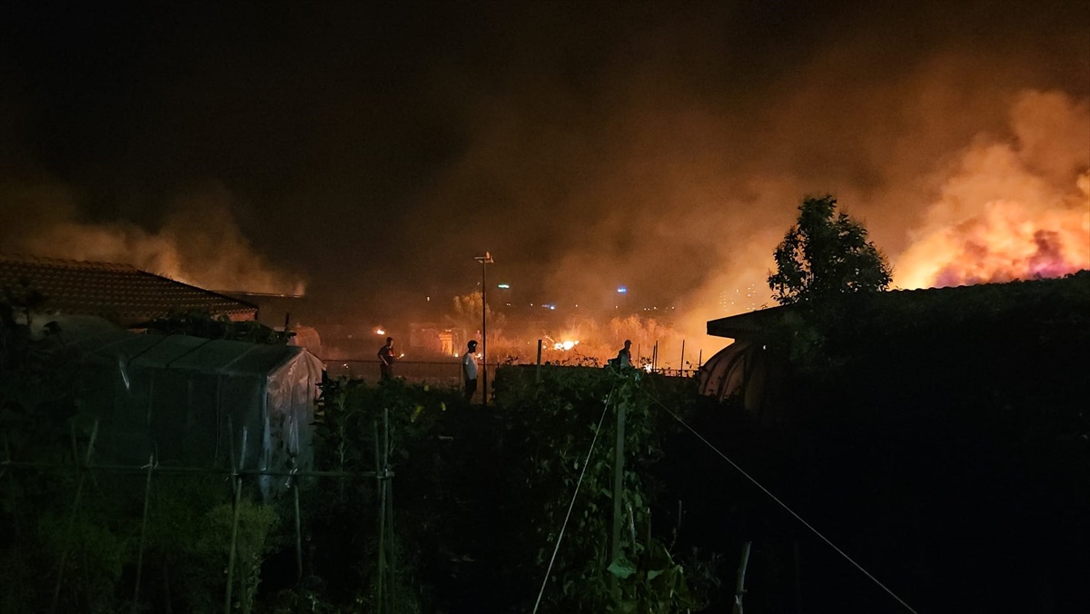 Çanakkale\'de Tarım Arazisinde Yangın