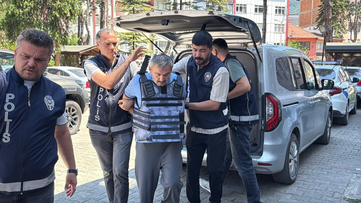Yenice\'de Bıçaklı Cinayet: Yusuf Berber Adliyeye Sevk Edildi