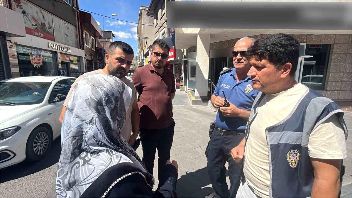 Dolandırıcılara Dikkat! Yaşlı Kadın Polis Ekipleriyle Kurtuldu