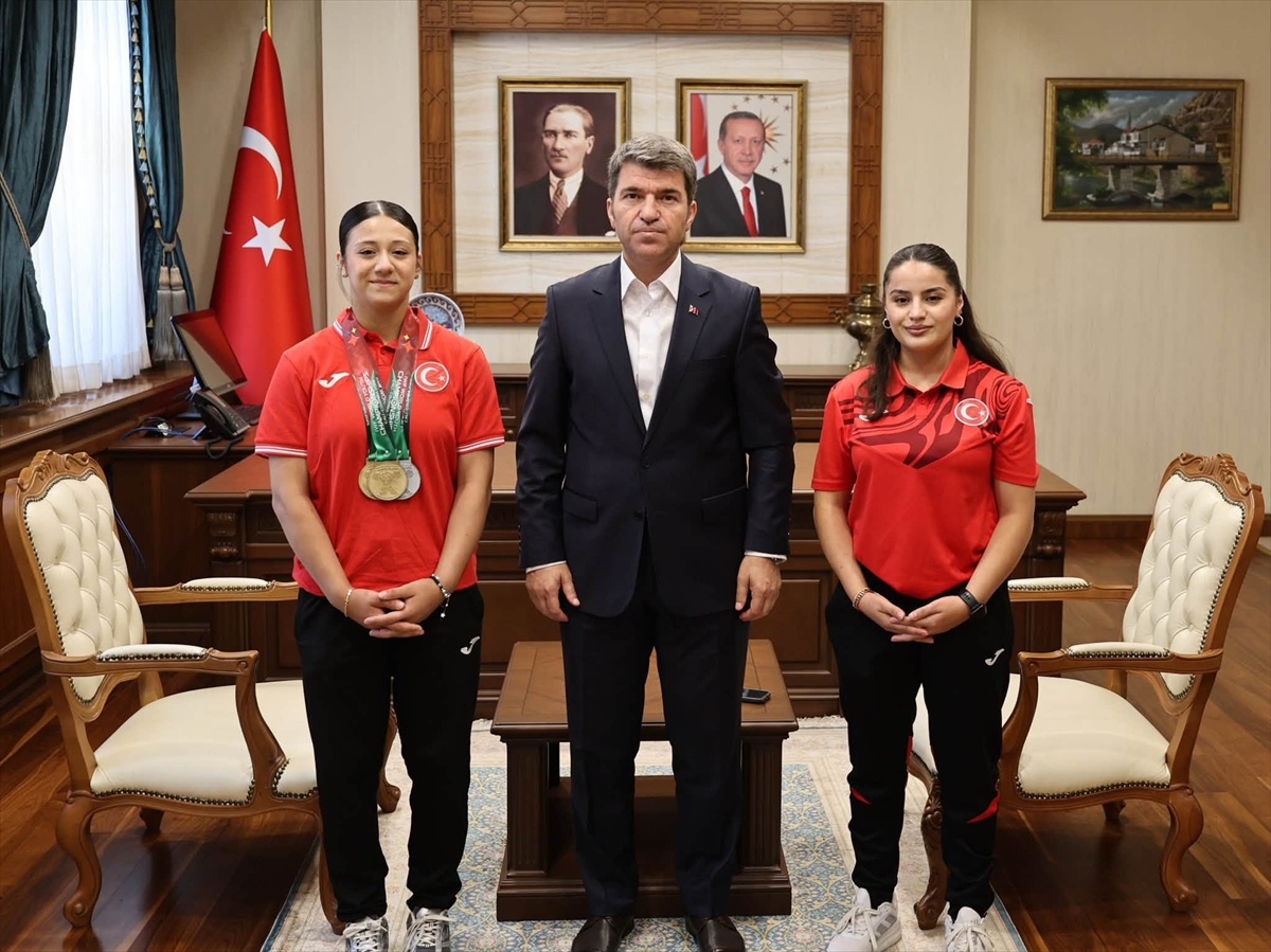 Dünya Şampiyonu Zehra Nur Arslan, Vali\'yi Ziyaret Etti
