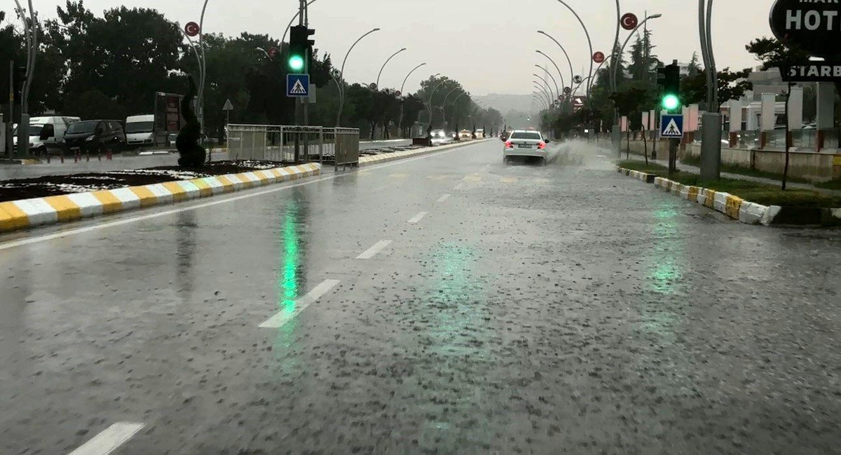 Edirne\'de Kısa Süreli Sağanak Yağış