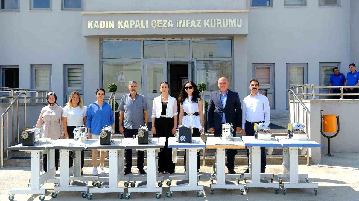 Kadın Hükümlüler Tekstil Atölyesinde Meslek Ediniyor