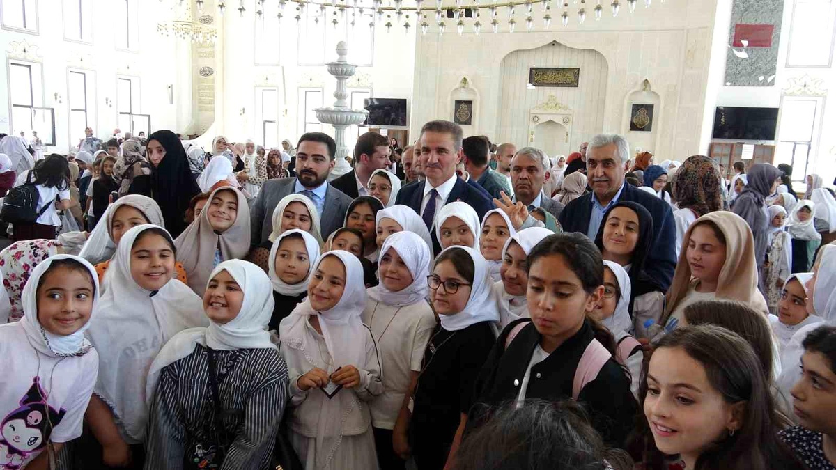 Erzurum\'da 3 bin kız öğrenci camide buluştu
