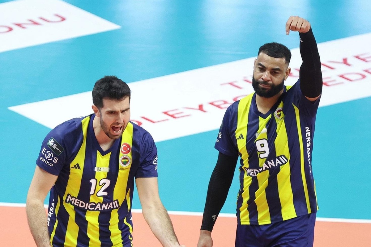 Fenerbahçeli iki yıldızın arasında kavga: Birbirlerine girdiler