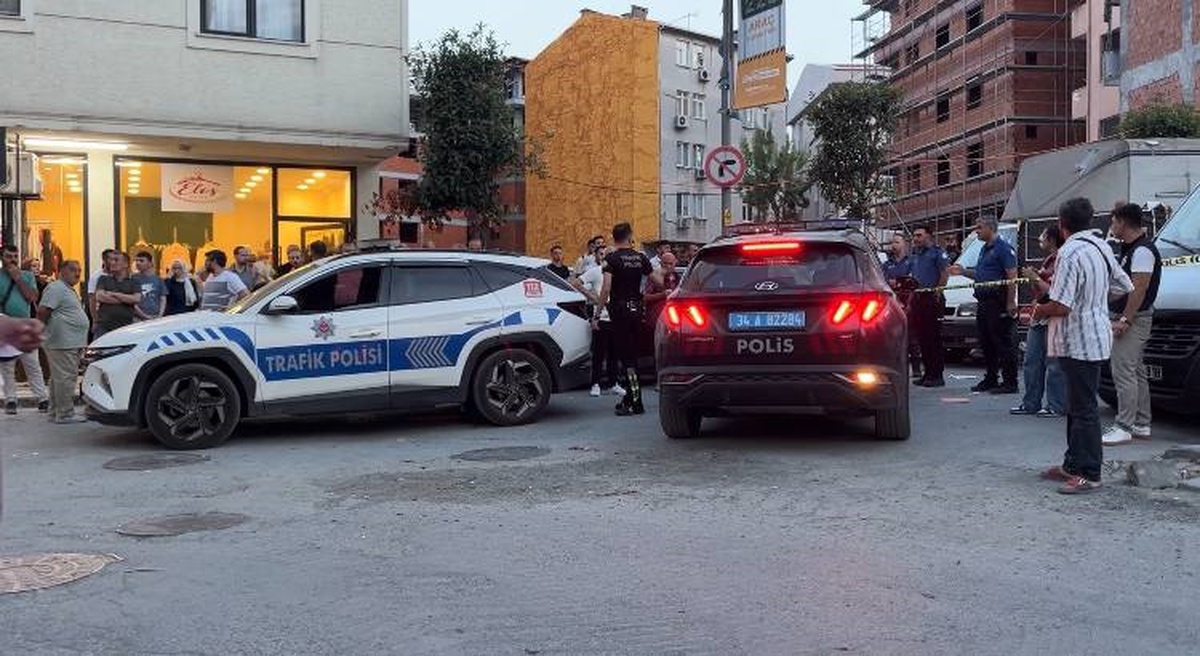 Güngören\'de Servis Minibüsü Yayaya Çarptı