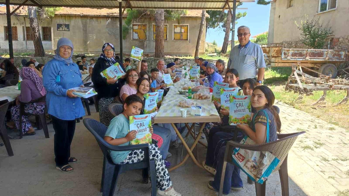 Çal\'da Şehitler İçin Hayır Etkinliği: Çocuklara Tarih Kitabı