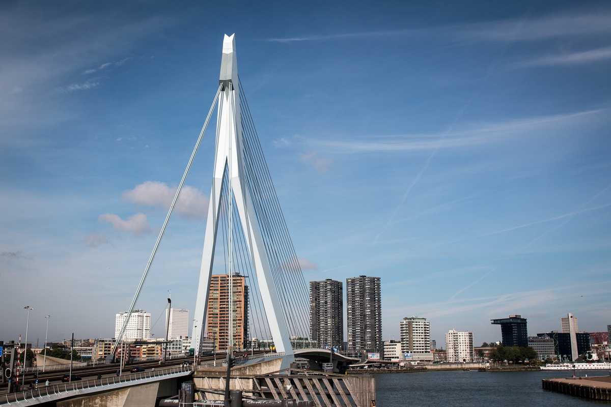 Rotterdam\'da Tramvay Çarpışması: 15 Yaralı