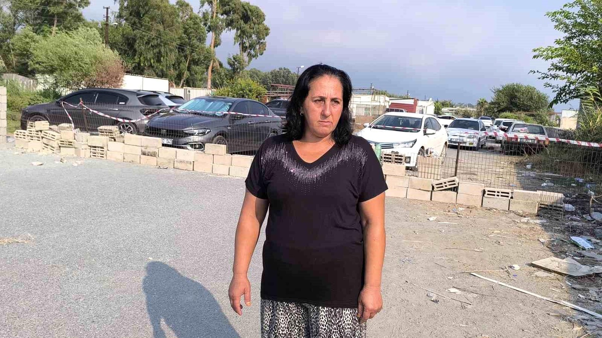 İş yerine ruhsat verilmeyince yolu kapattı: "Burada yol diye bir şey yok, burası bizim arsamızın içinde"