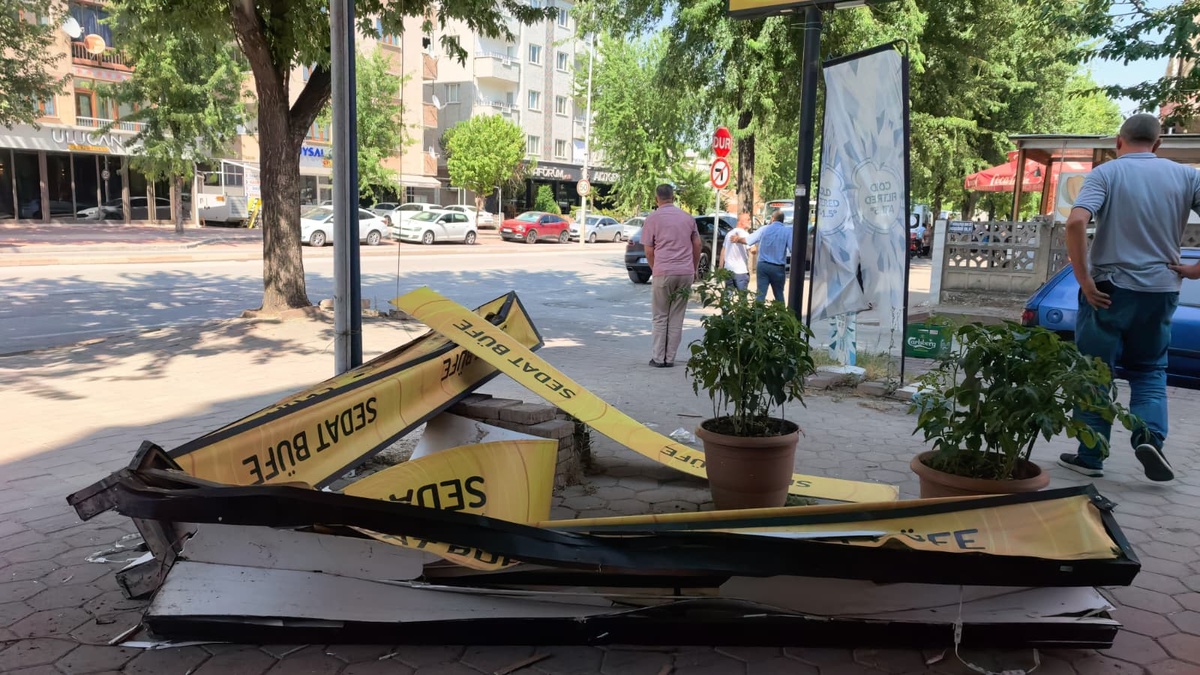 İnegöl\'de Minibüs Kaza Yaptı