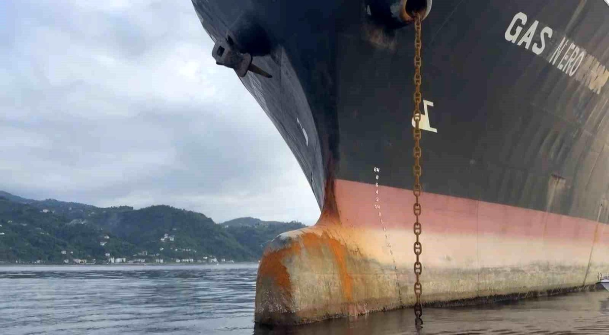 Dron Saldırısına Uğrayan LPG Tankeri Trabzon\'da