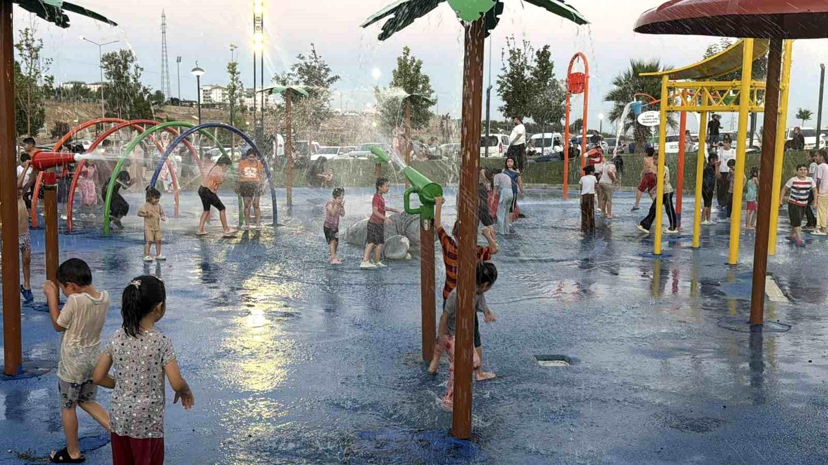 Kavurucu sıcakta çocukların serinlik adresi su oyun parkları