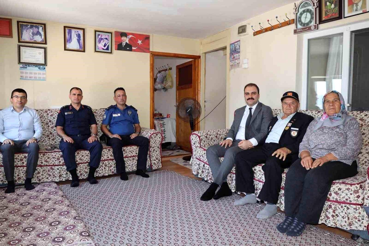 Kaymakam Battal\'dan Gazi ve Şehit Ailesine Vefa Ziyareti