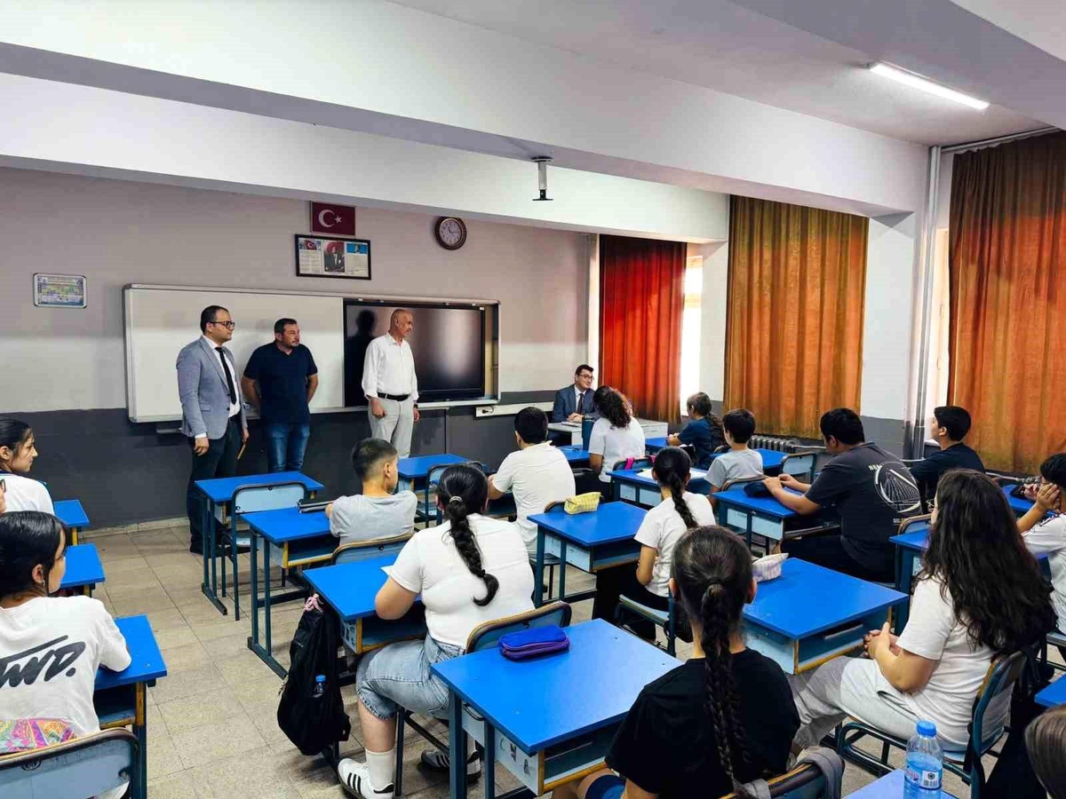 Kaymakam Sözen, Yaz Dönemi Kurslarını Ziyaret Etti