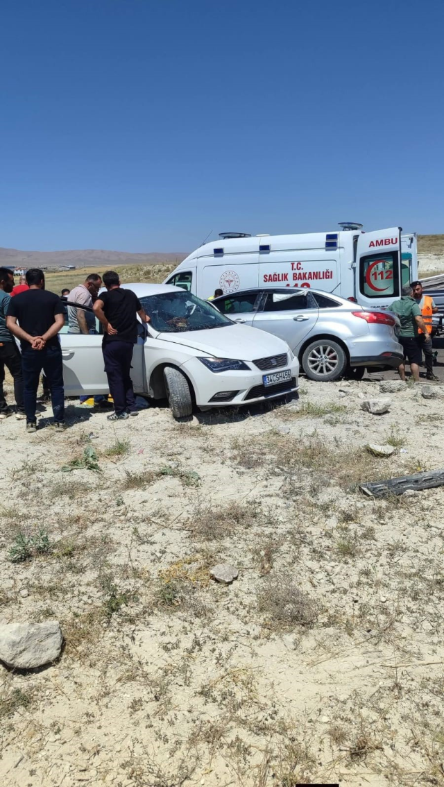 Kayseri'de feci kaza: 2 ölü, 9 yaralı