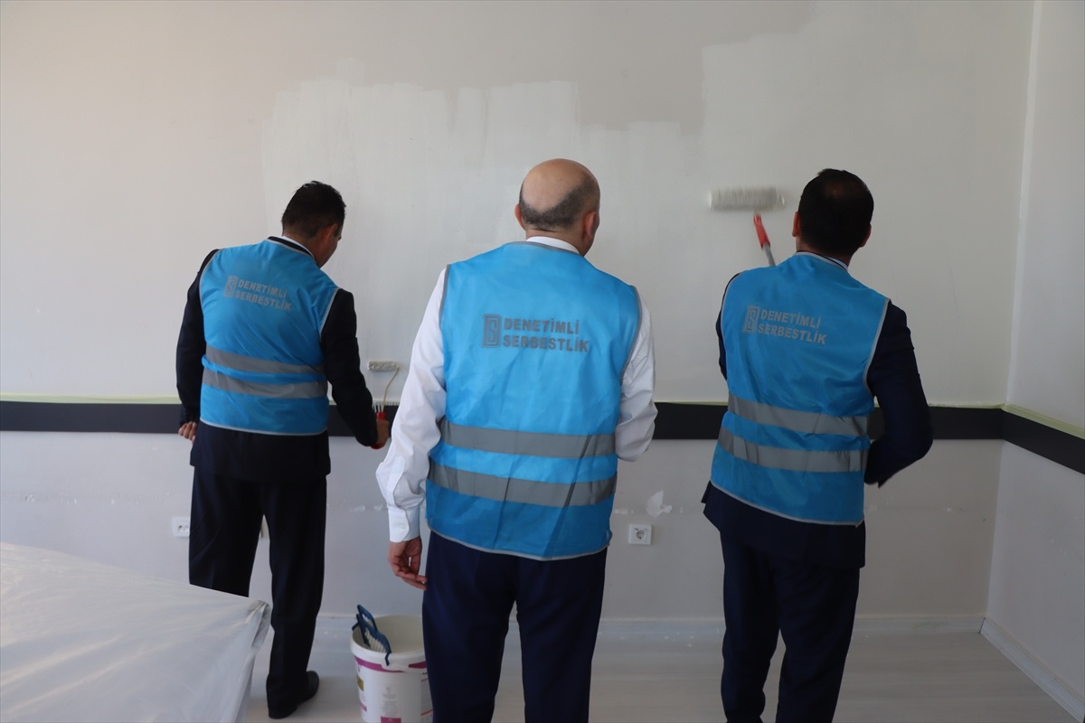 Yükümlüler Anaokulunu Boyadı
